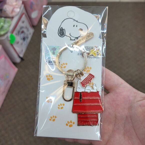 Brand New Peanuts Snoopy House Keychain - Picture 2 of 7
